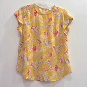 NWOT Button Back Floral Flutter Sleeve Top